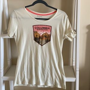columbia T-shirt